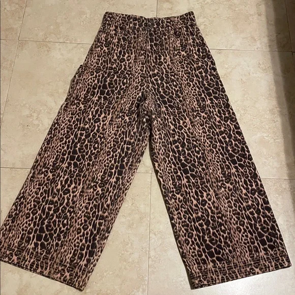 Reiterate Brown Leopard Print Wide-Leg Jeans
Size Small - Picture 6 of 9
